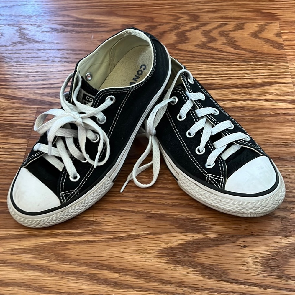 Converse kids size 1 black